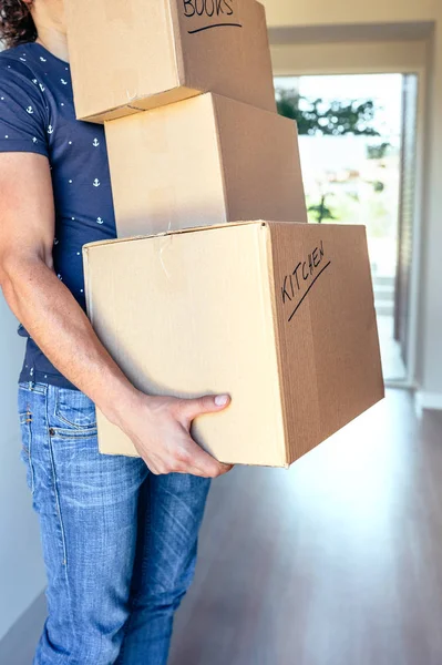 Man carrying moving boxes — Stock Photo, Image