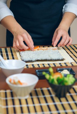 Aşçı pirinç sipariş malzemeler eller