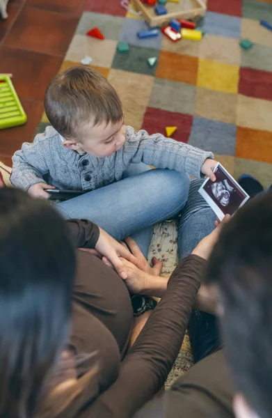 Parents looking ultrasound of their new baby — Stock Photo, Image