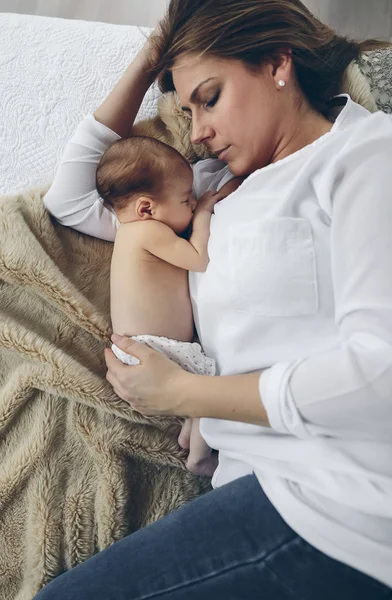 Mother hugging her newborn baby girl — Stock Photo, Image