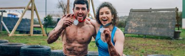 Sporcular madalya yarıştan sonra gösterilen