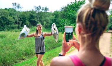 Plogging sonra bir arkadaşının kız alma resim