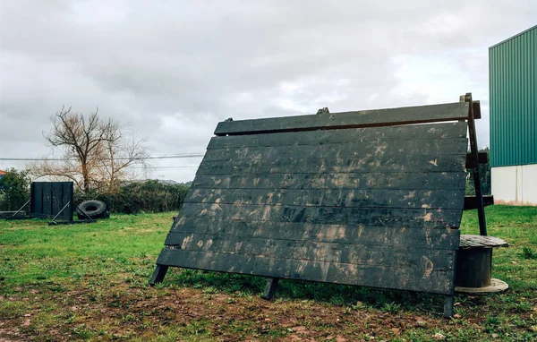 Pyramide mur obstacle — Photo