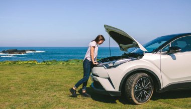 Kız motoru araba bozuldu