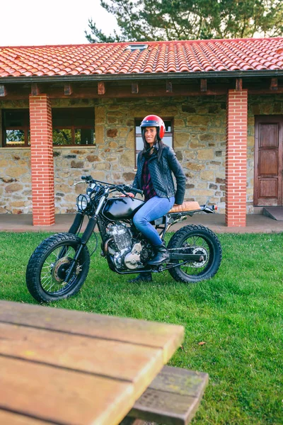 Woman with helmet riding custom motorbike — Stock Photo, Image