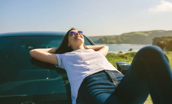 Young girl lying on the windshield — Stock Photo, Image