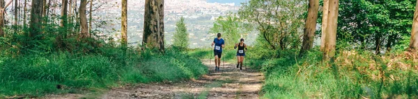 Young woman and man doing trail — Stock Photo, Image