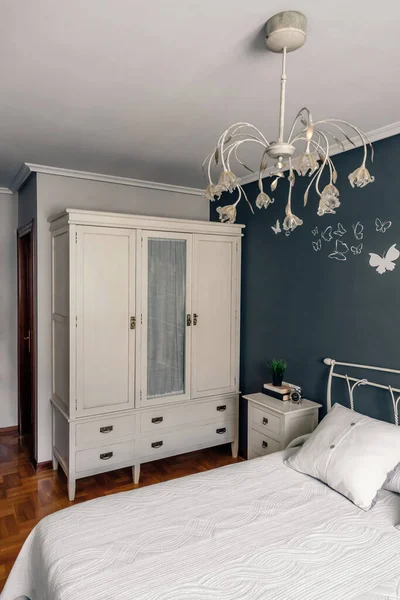 Elegante dormitorio doble amueblado interior — Foto de Stock