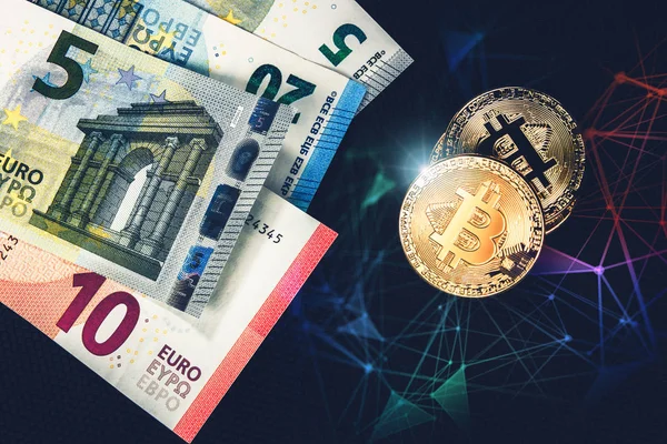 Billetes Euros Bitcoins Oro Primer Plano Concepto Criptomoneda Virtual Finanzas — Foto de Stock