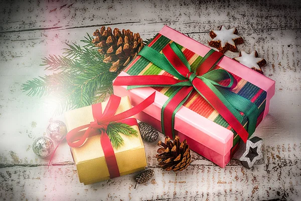 Kerstvakantie Instellen Met Presenteert Dozen Feestelijke Decoraties Kerstmis Achtergrond — Stockfoto