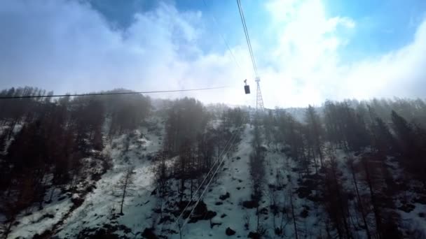 Traumhafte Winterlandschaft Mit Schneebedeckten Mont Blanc Bergen Und Seilbahn — Stockvideo