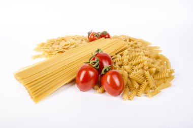 İtalyan makarna domates ile