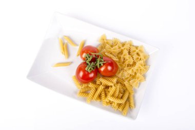 İtalyan makarna domates ile