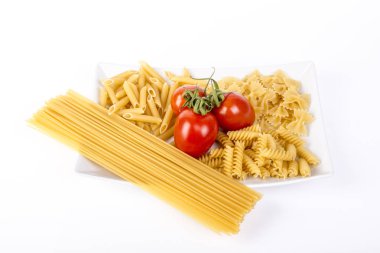 İtalyan makarna domates ile