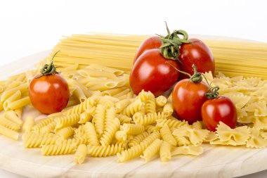 Pasta italiana con pomodori