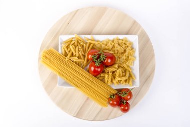 Pasta italiana con pomodori