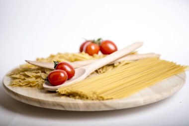 Pasta italiana con pomodori