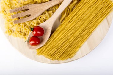 Pasta italiana con pomodori