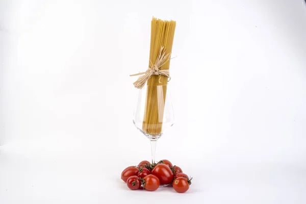 イタリアのパスタ スパゲッティとトマト — ストック写真
