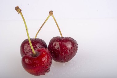 Kiraz, zengin bir besin kaynağıdır