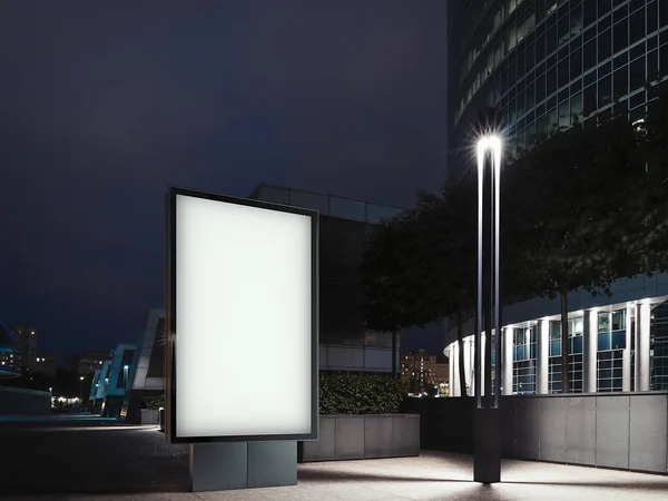 Beleuchtetes Banner in der Nacht und Business Center im Hintergrund. 3D-Darstellung — Stockfoto