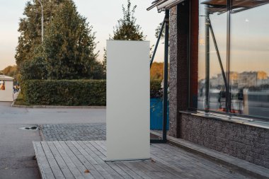 Street modern park, 3d render bina yanındaki boş topla.