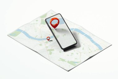 Kırmızı coğrafi etiket veya harita PIN gerçekçi harita üstünde hareket eden telefon. 3D render.