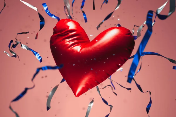 Rode realistische ballon in de vorm van een hart met serpentine. 3D-rendering. — Stockfoto