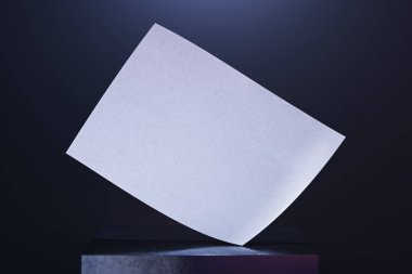 Işıklı arka planda Showcase boş tuval posteri. 3d render.