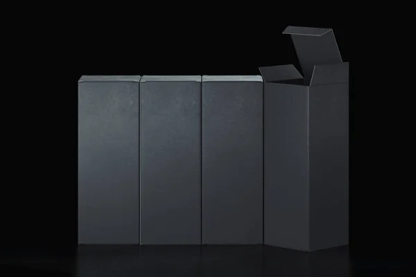 Κενά μαύρα ρεαλιστικά κουτιά από χαρτόνι σε μαύρο φόντο. απόδοση 3D. — Φωτογραφία Αρχείου