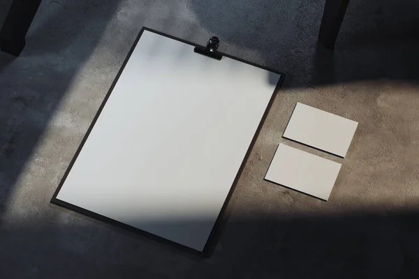Реалистичный буфер обмена с чистым бумажным листом и визитными карточками на бетонном полу. 3d-рендеринг . — стоковое фото