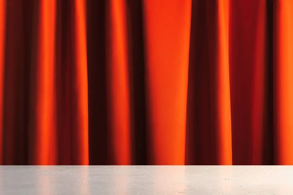 Moderne vitrine met lege ruimte op voetstuk en rode gordijnen op de achtergrond. 3D-rendering. — Stockfoto