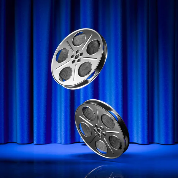 Filmtekercsek a Blue Theatre Curtains háttérben. Online film. Mozi App Mobiltelefon és tabletta. 3d Kiolvasztás — Stock Fotó