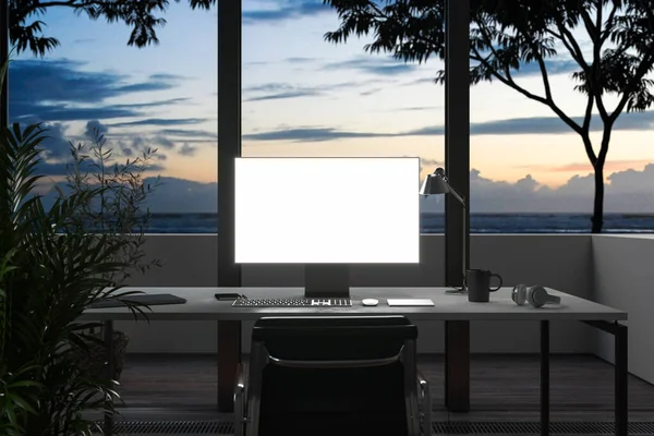 PC Blanco Witte Monitor, Toetsenbord, Computer Muis, Koptelefoon op het bureau in de buurt van venster met prachtig uitzicht op zonsondergang en landschap. 3d destructie. — Stockfoto