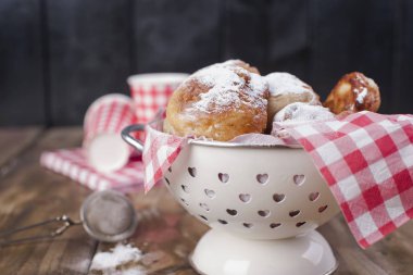 Ev yapımı tatlı ekmek