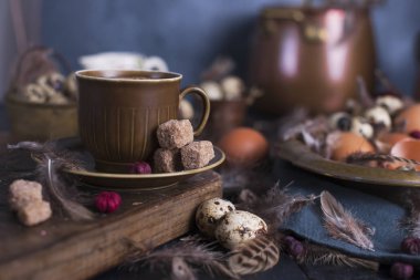 Espresso kahve ve vintage Cezve ve kahverengi şeker.