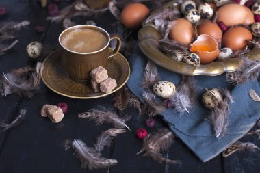 Espresso kahve ve vintage Cezve ve kahverengi şeker.