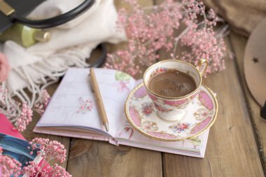 Vintage Fotoğraf, hoş kokulu kahve ve Bayan aksesuarları. Günaydın Café. Planlama. Metin,