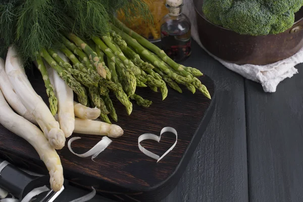 Grünes Gemüse Zum Kochen Von Abendessen Brokkoli Spargel Und Dill — Stockfoto