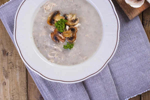 Soup with mushrooms and green onion and cheese. Vintage ceramics. Wooden background. Family home lunch. Free space for text. — Stock Photo, Image