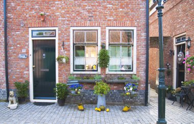 Hollanda eski şehirde sokakta. Avrupa'da seyahat.