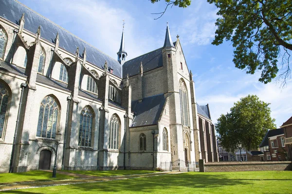 Stary Kościół w mieście w Holandii. — Zdjęcie stockowe