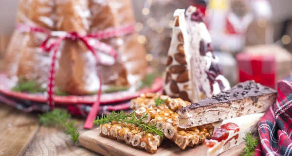 Традиційний Італійський Різдво Фруктів Торт Панеттоне Pandoro Святковий Червоною Стрічкою — стокове фото