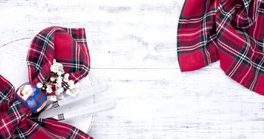 Çatal bıçak takımı, Masa örtüsü ve peçete Noel kutlamak için. Metin için boş alan.