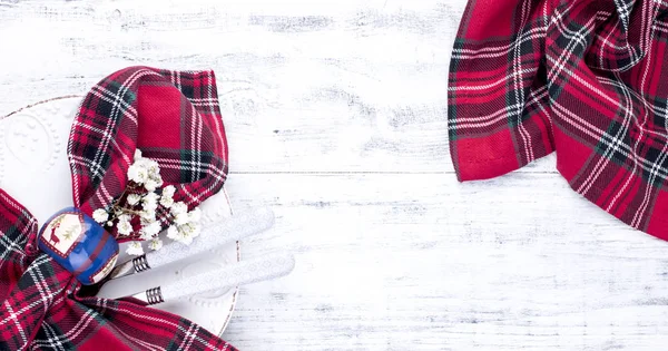 Çatal bıçak takımı, Masa örtüsü ve peçete Noel kutlamak için. Metin için boş alan.