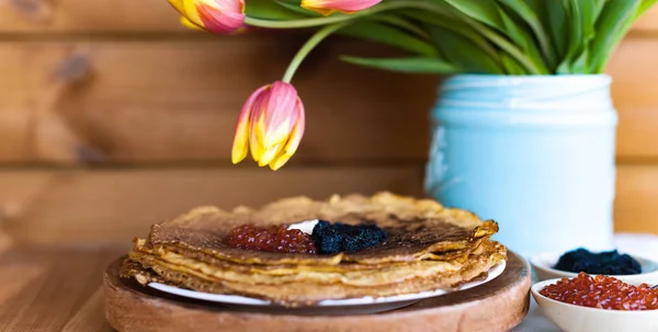 Panekuk Untuk Liburan Musim Semi Tradisional Rusia Pancake Tipis Dengan — Stok Foto