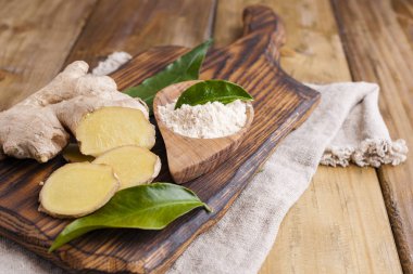 Ahşap arka planda zencefil ve limon, kırsal tarzda fotoğraf.