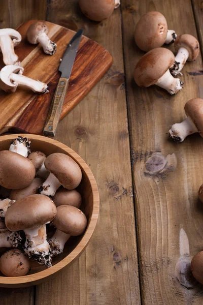 Champignon mushrooms with red onions and spices on a wooden back — Stock Photo, Image