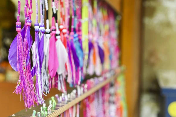 Colored feathers of Indians in the storefront. Copy space, — Stock Photo, Image