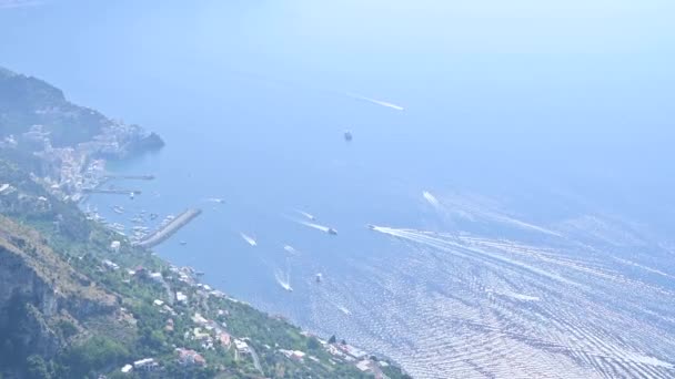 Аэросъемка побережья Амальфи в Позитано, Италия. — стоковое видео